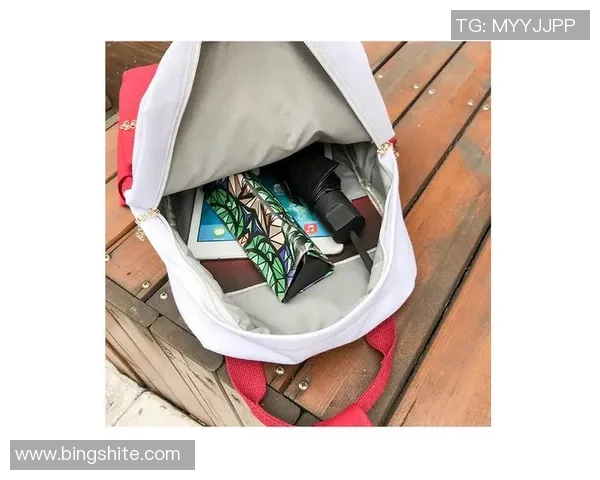 足球明星书包挂件图片分享让你的书包更具个性与时尚感