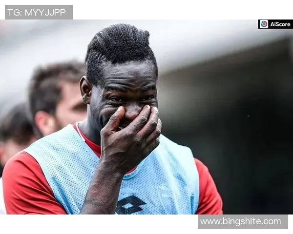 足球明星驾车被警察拦截引发热议背后真相曝光令人震惊 足球明星驾车被警察拦截引发热议背后真相曝光令人震惊